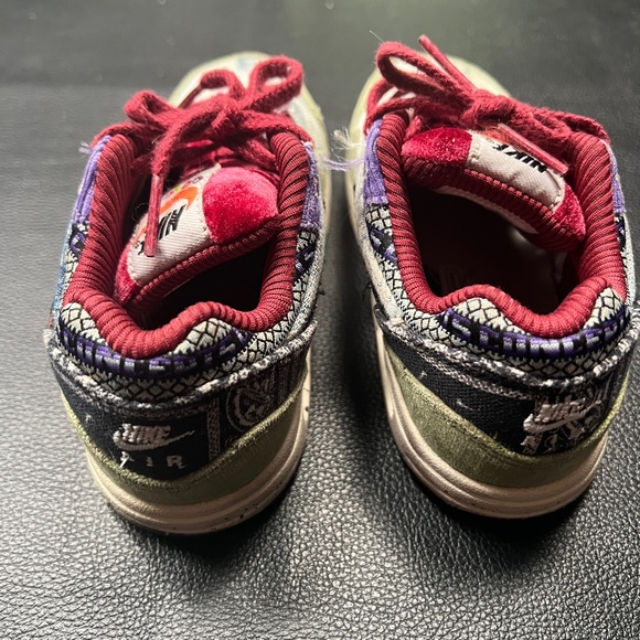 Nike Kids Sneakers with Green and Red Accents - Picture 4 of 5